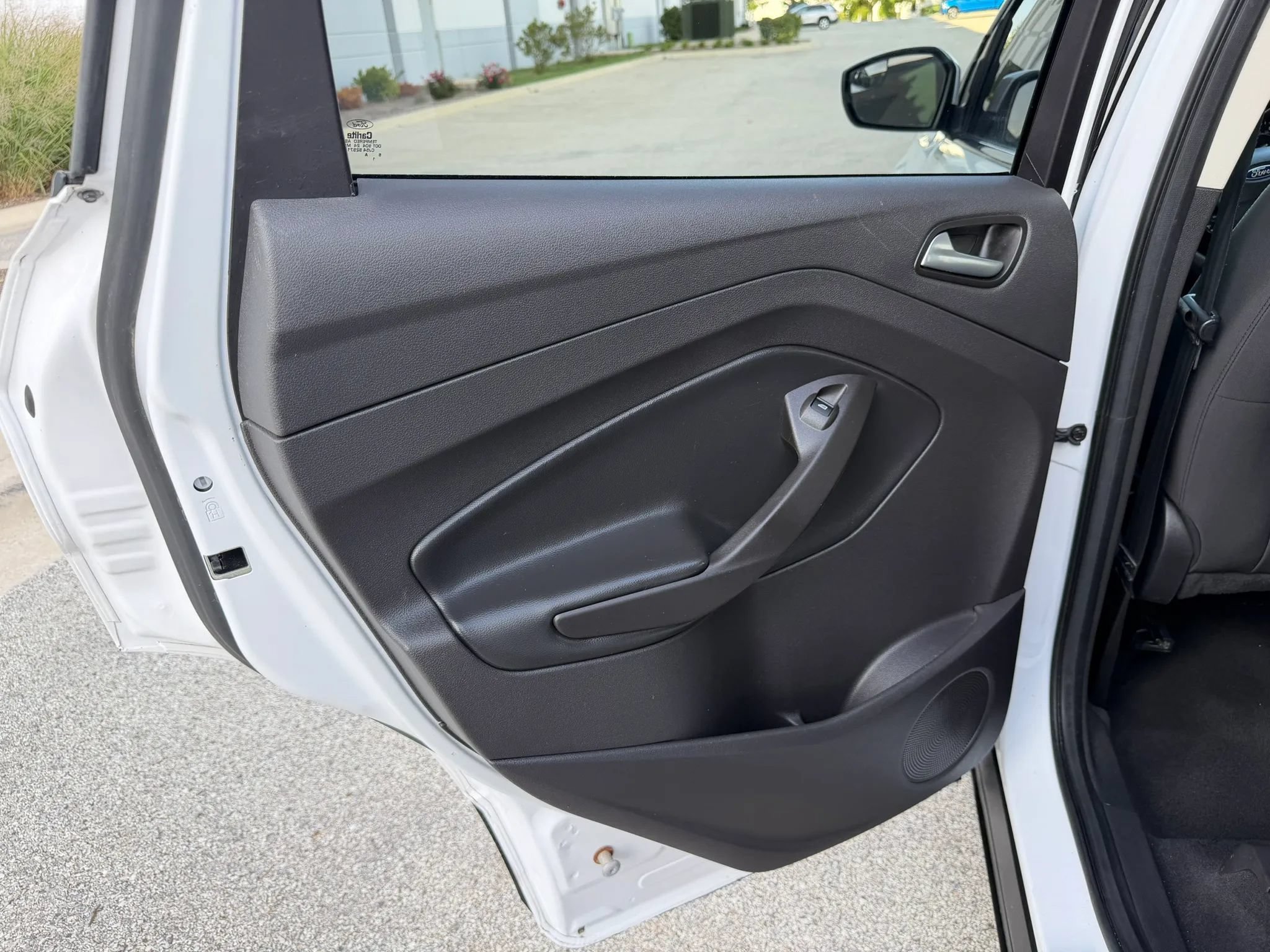 Used 2017 Ford Escape SE w/ SE Cold Weather Package AWD/4WD image 18