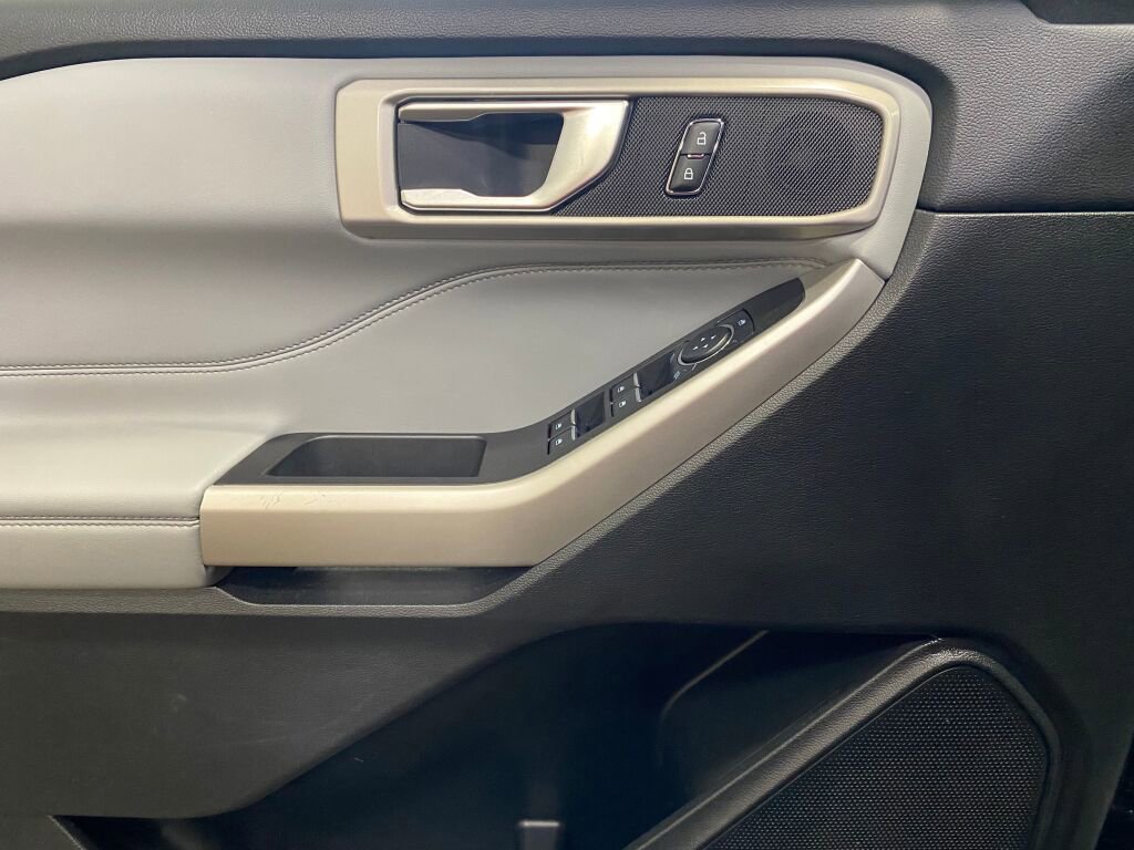 Used 2023 Ford Explorer XLT w/ Equipment Group 202A image 10