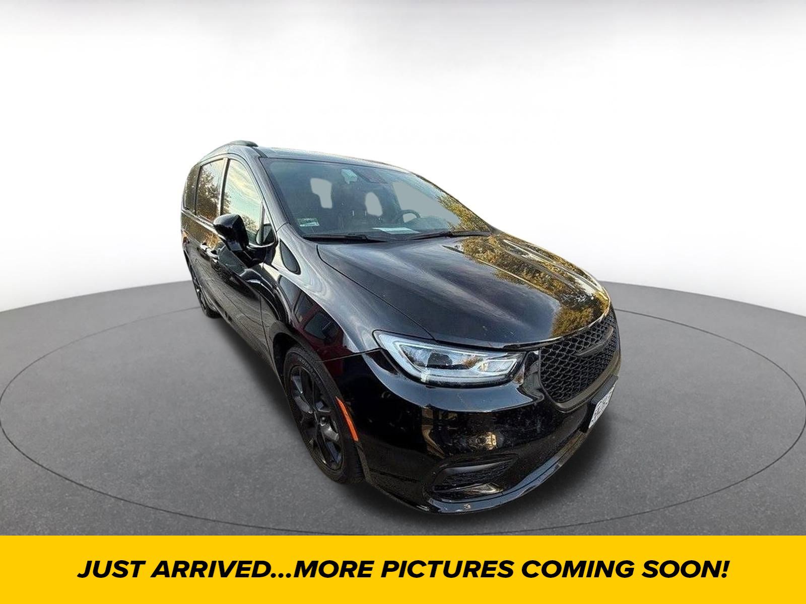 Used 2025 Chrysler Pacifica Limited