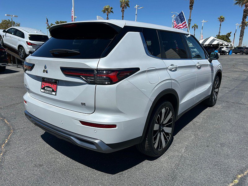New 2026 Mitsubishi Outlander SE FWD image 3