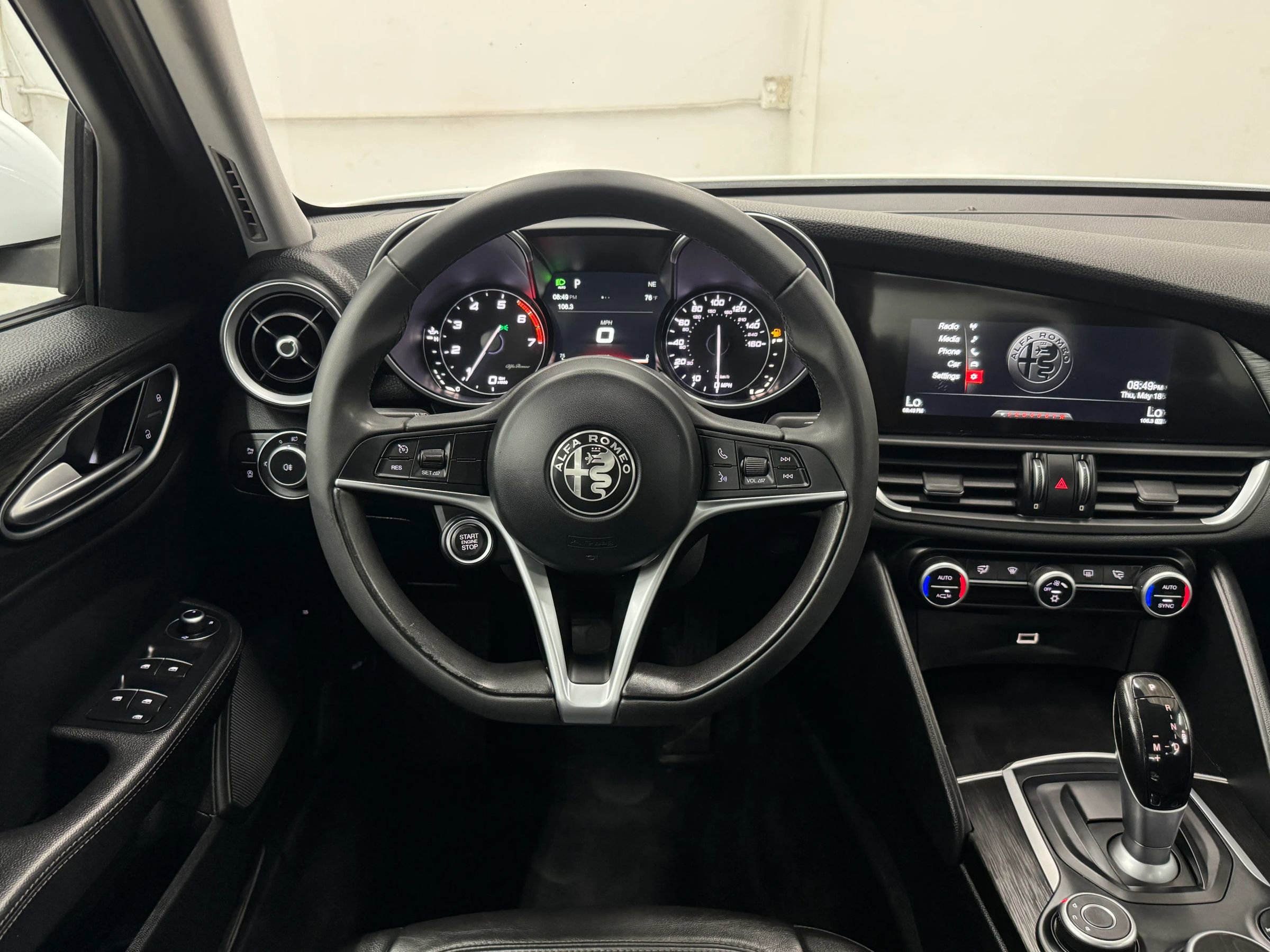 Used 2017 Alfa Romeo Giulia image 35