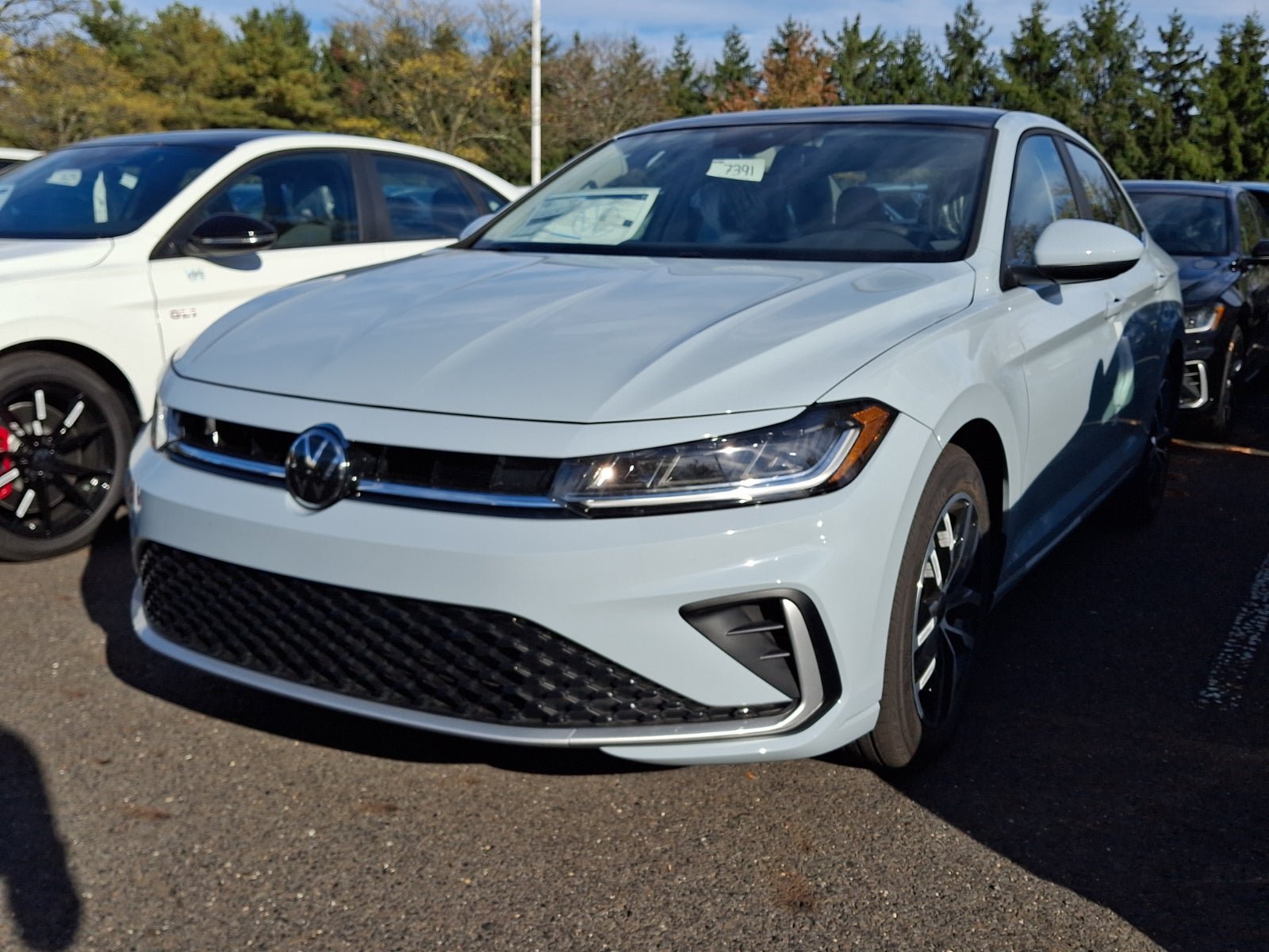 New 2027 Volkswagen Jetta SE FWD image 3
