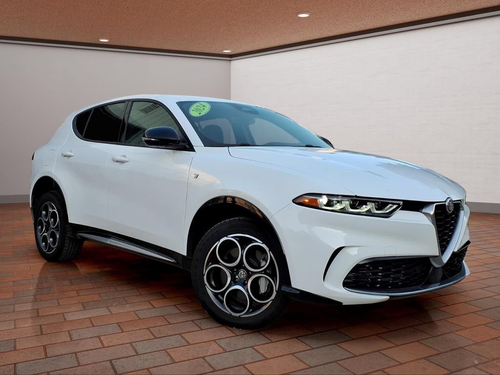 Used 2024 Alfa Romeo Tonale Ti AWD/4WD image 3