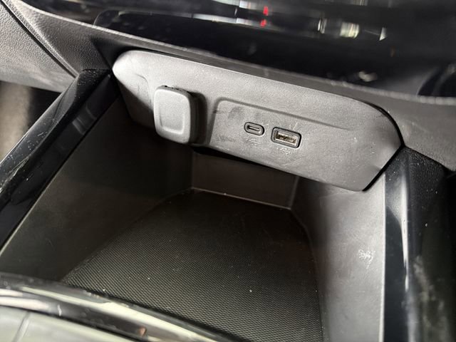 Certified 2025 Chevrolet Trax LT w/ LT Convenience Package image 24