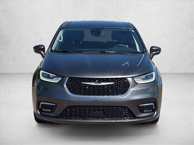 Used 2022 Chrysler Pacifica Touring-L w/ Uconnect Theater Family Group FWD image 2