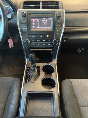 Used 2017 Toyota Camry LE image 4