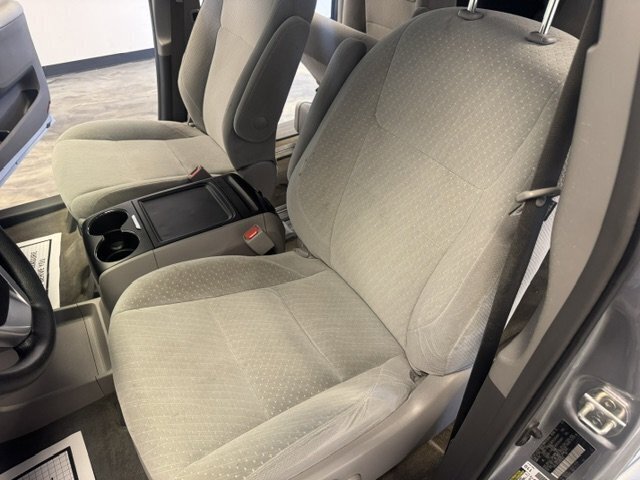Used 2018 Toyota Sienna LE w/ Carpet Mat Package FWD image 10