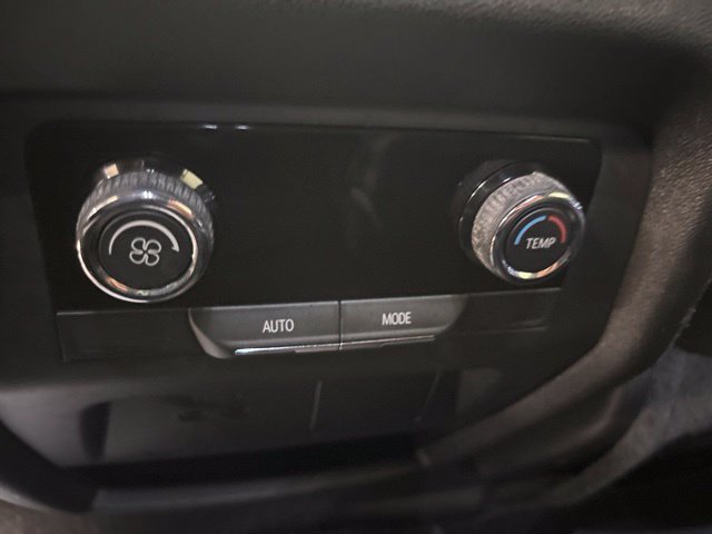 Used 2026 Chevrolet Traverse LT FWD image 17
