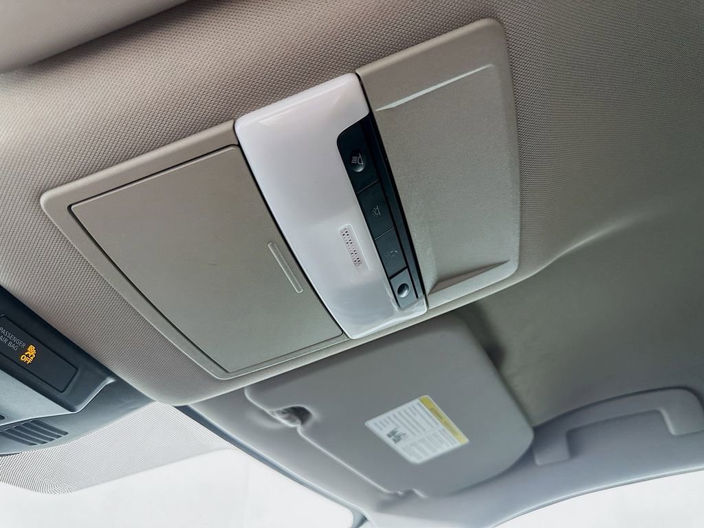 Used 2024 Nissan Rogue S image 31