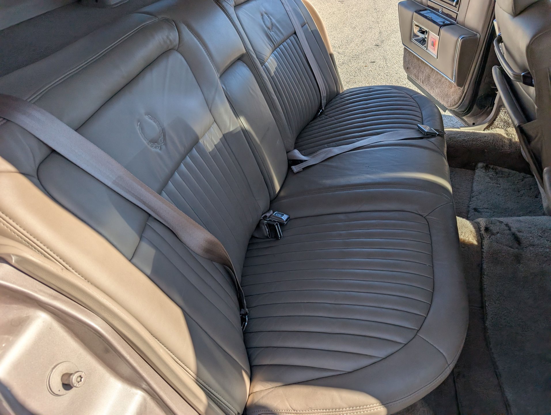 Used 1990 Cadillac Brougham image 5