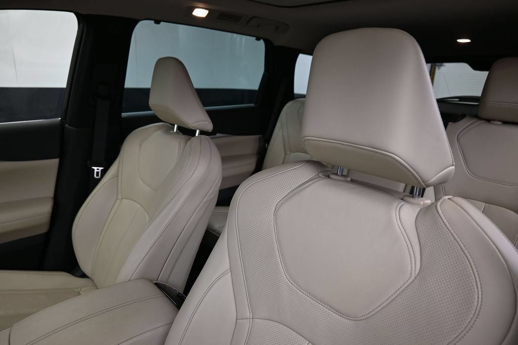 Used 2025 INFINITI QX60 Sensory w/ Vision Package AWD/4WD image 14