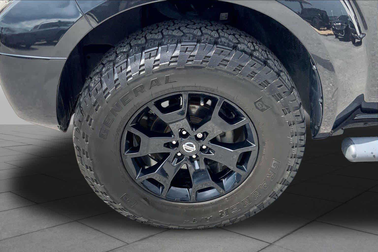 Used 2020 Nissan Frontier SV w/ Midnight Edition Floor Mats AWD/4WD image 11