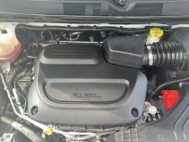 Used 2024 Chrysler Pacifica Touring-L FWD image 21