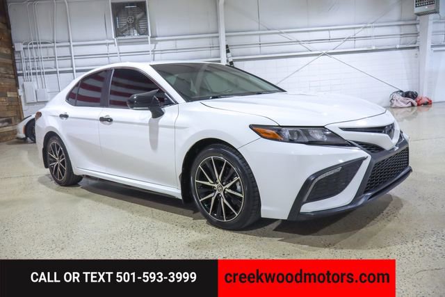 Used 2023 Toyota Camry SE image 2