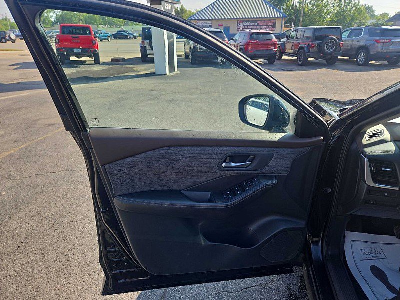 Used 2021 Nissan Rogue SV image 9