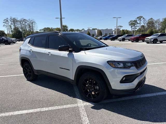 Used 2024 Jeep Compass Latitude w/ Altitude Special Edition image 1