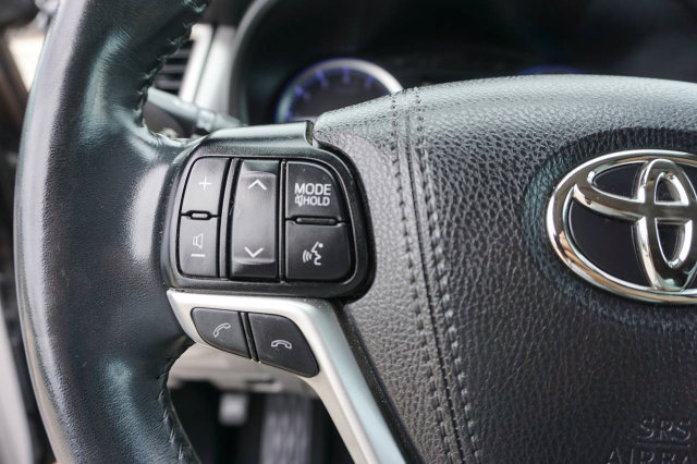 Used 2019 Toyota Highlander XLE FWD image 22