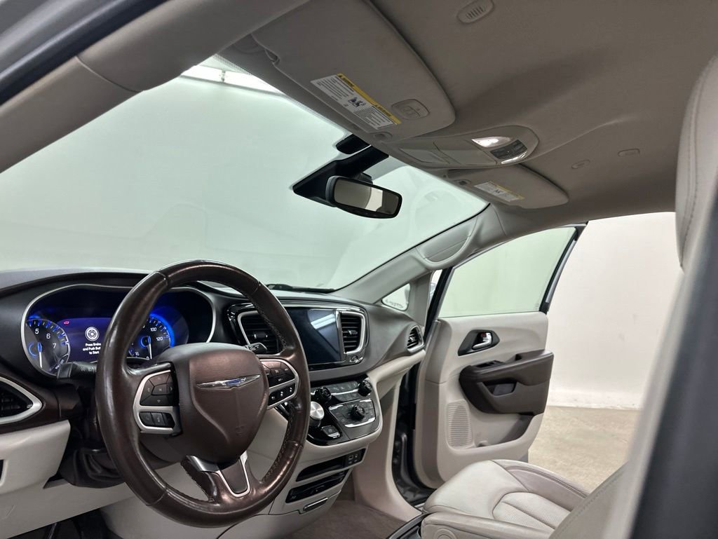 Used 2020 Chrysler Pacifica Touring-L Plus w/ Advanced Safetytec Group FWD image 28