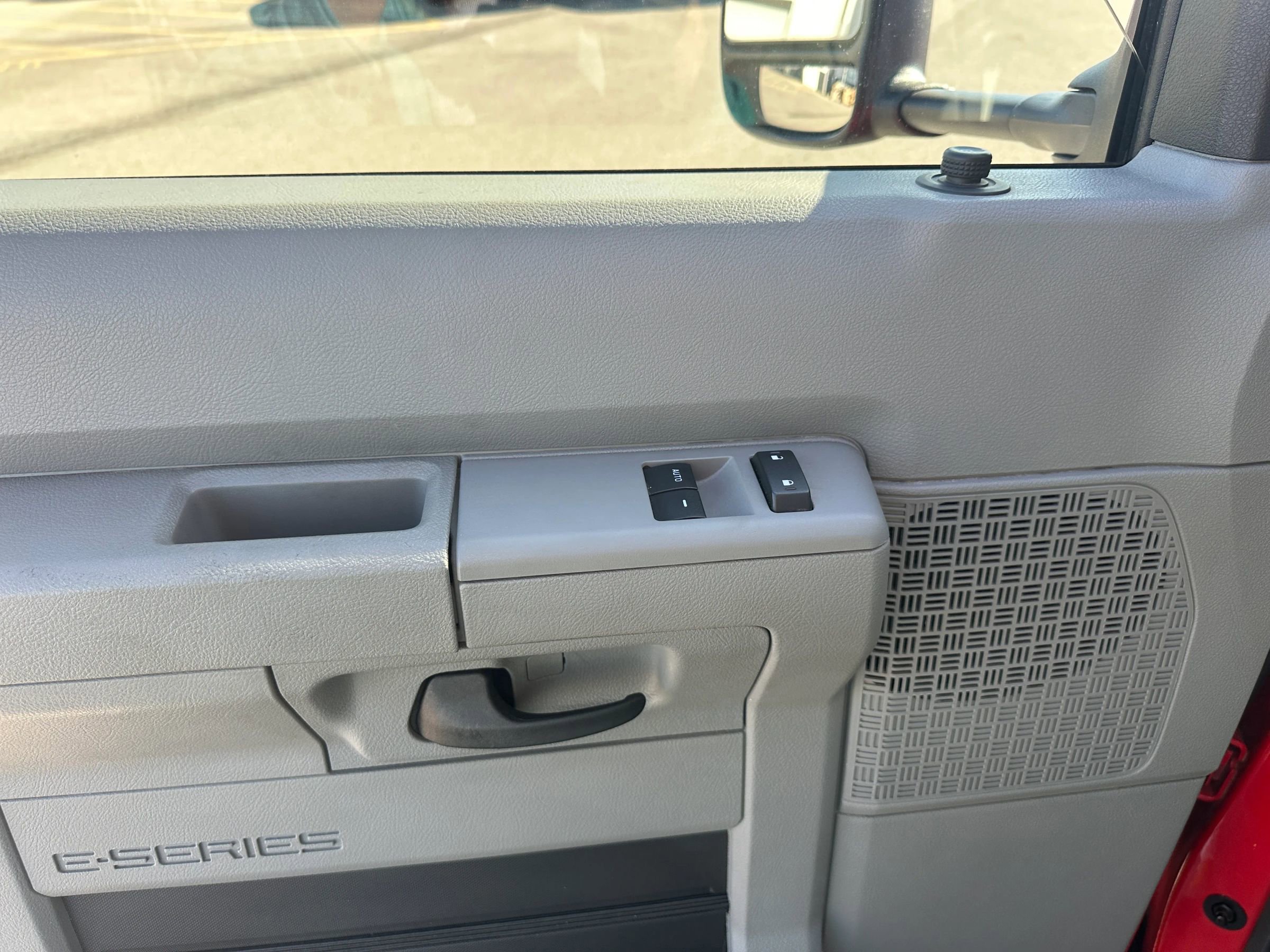 Used 2025 Ford E-350 and Econoline 350 Super Duty w/ Driver's Safety Package image 9