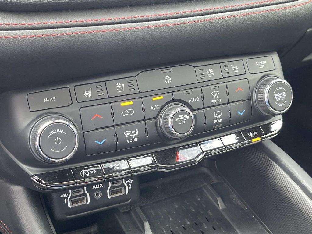 Used 2025 Dodge Durango GT AWD/4WD image 25