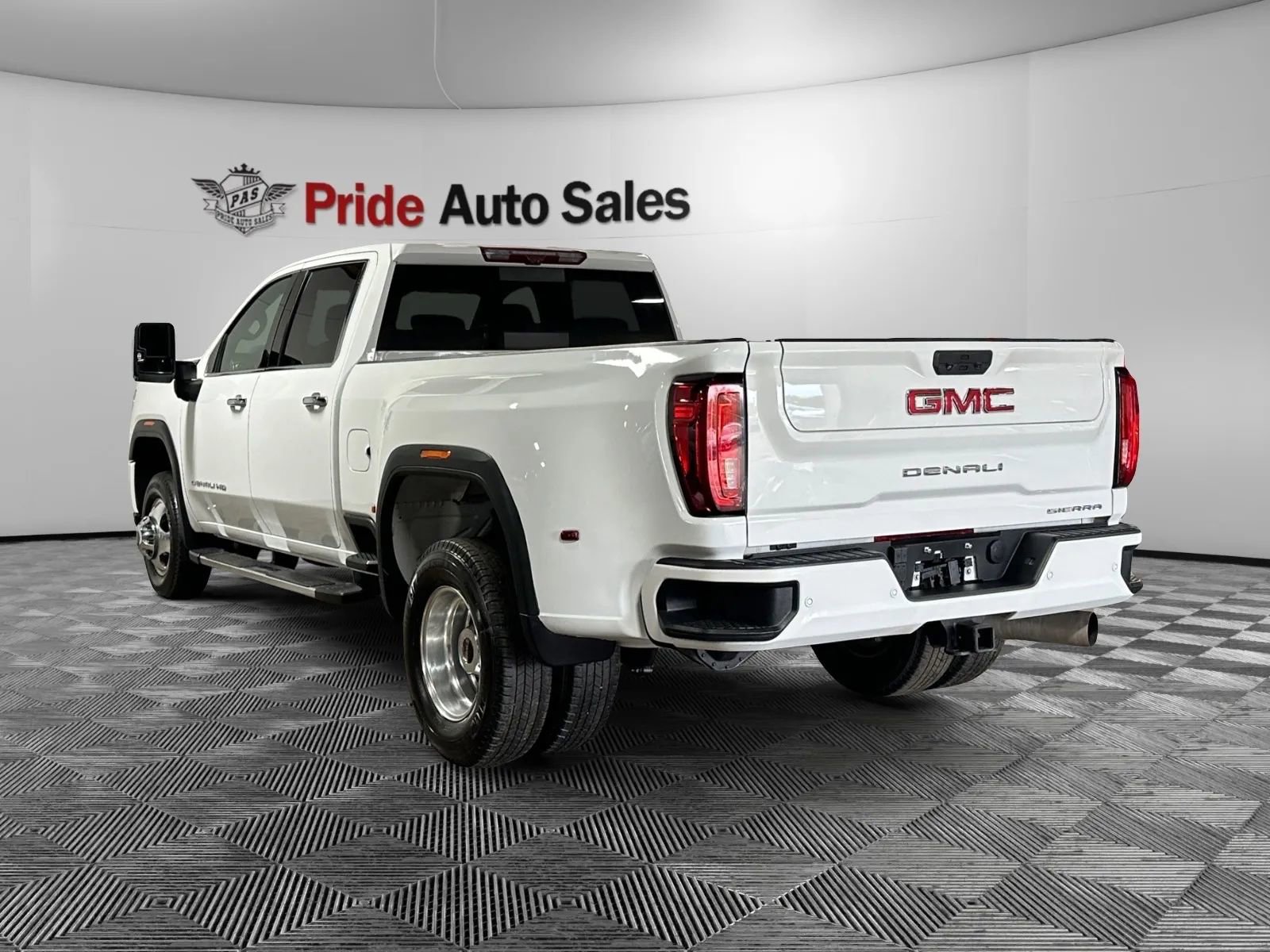 Used 2022 GMC Sierra 3500 Denali w/ Denali Ultimate Package image 4