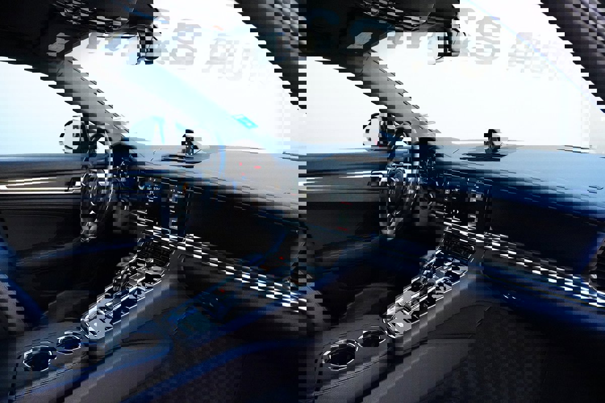 Used 2020 Porsche Panamera 4 image 16