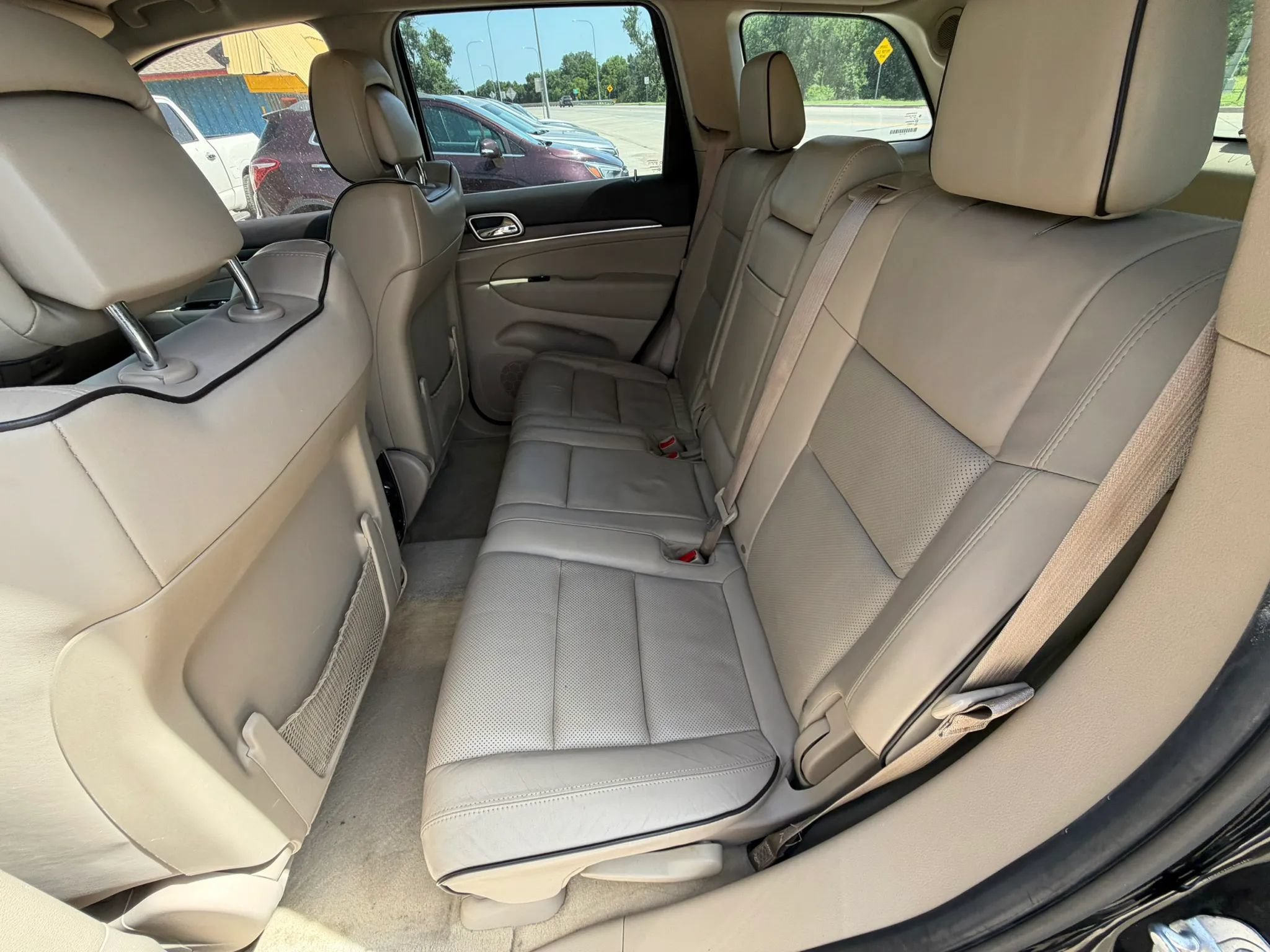 Used 2014 Jeep Grand Cherokee Overland AWD/4WD image 17