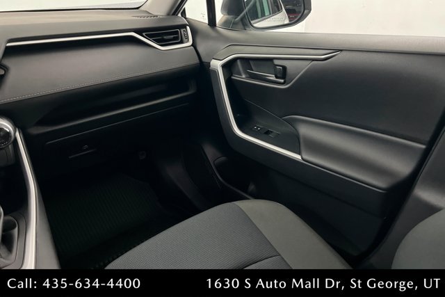 Used 2022 Toyota RAV4 LE AWD/4WD image 10
