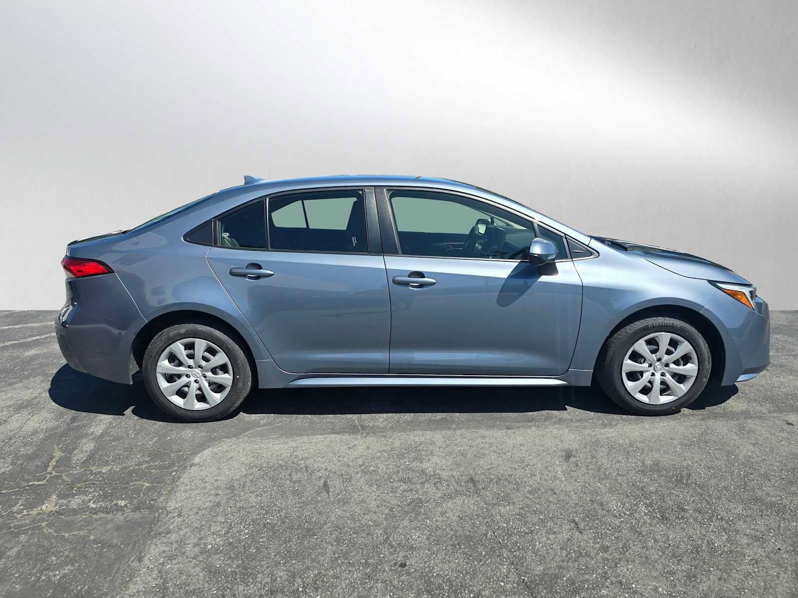Used 2023 Toyota Corolla LE FWD image 2