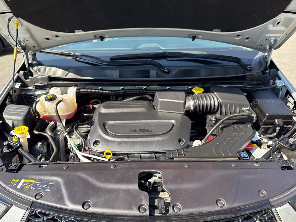 Used 2024 Chrysler Pacifica Touring-L FWD image 44