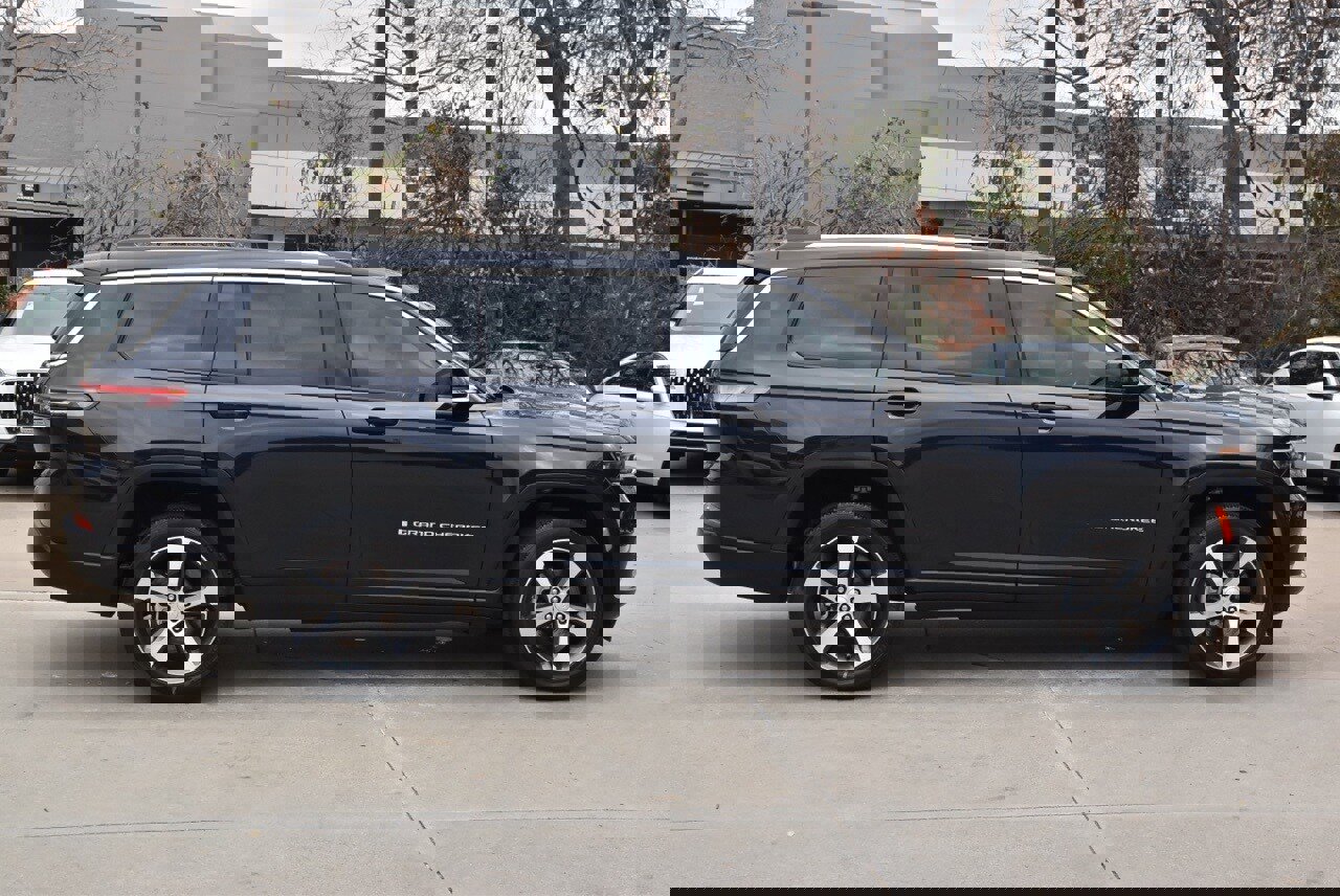 Used 2023 Jeep Grand Cherokee L Limited w/ Luxury Tech Group II image 6