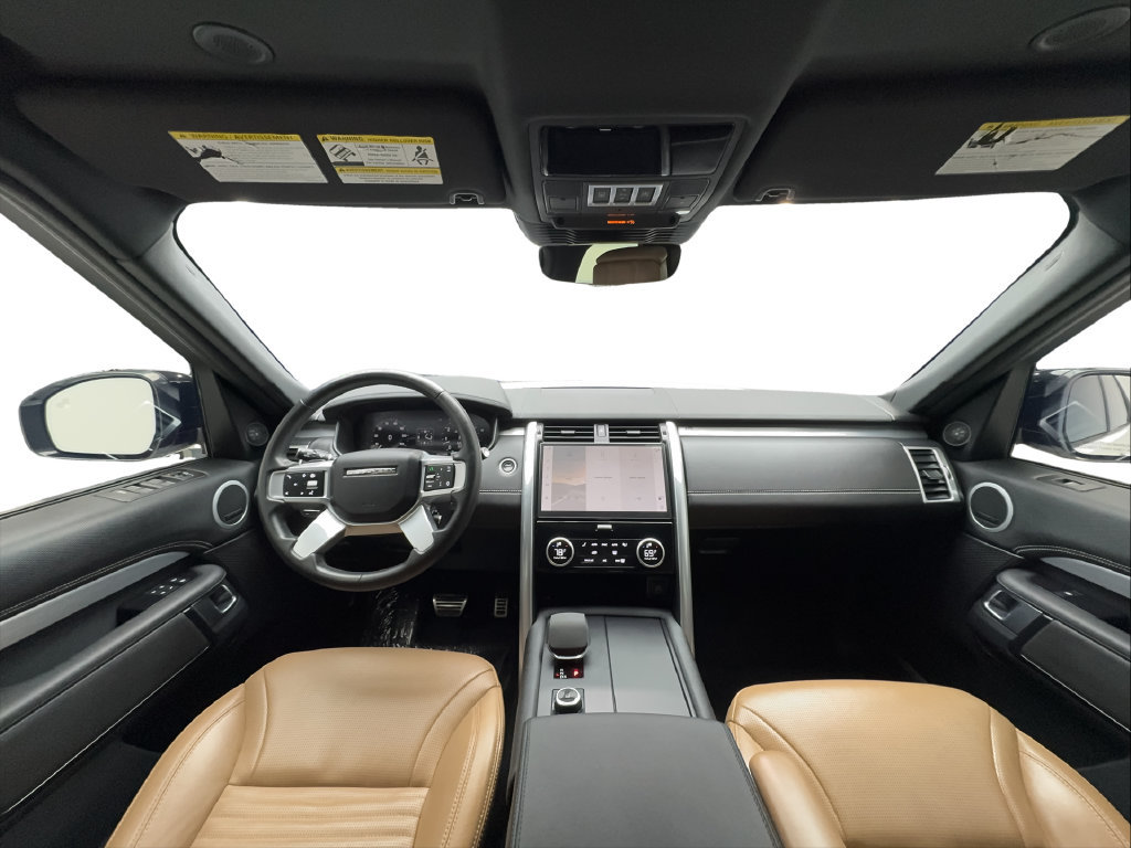 Used 2024 Land Rover Discovery Dynamic SE AWD/4WD image 40