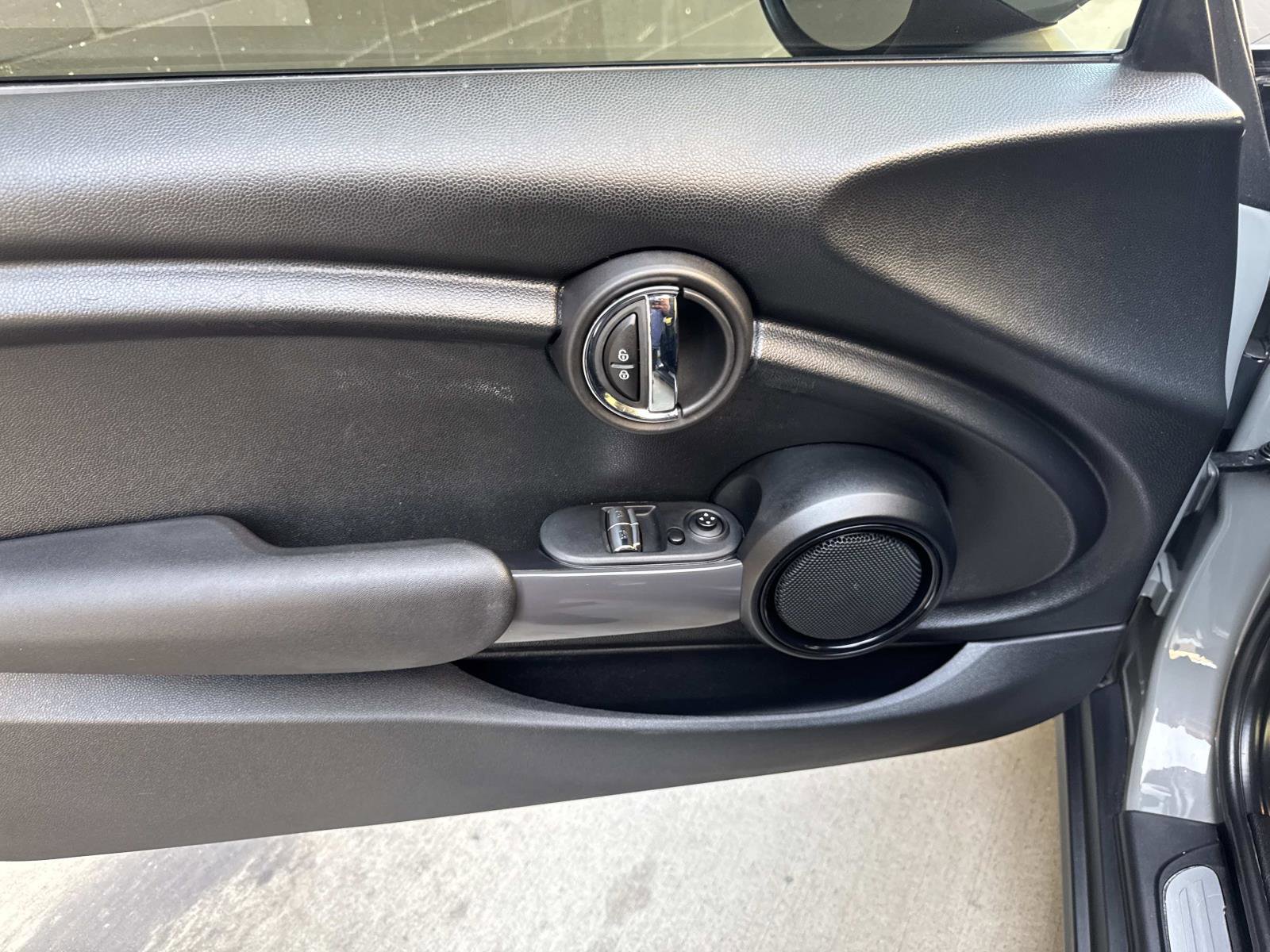 Used 2020 MINI Cooper 2-Door Hardtop FWD image 11