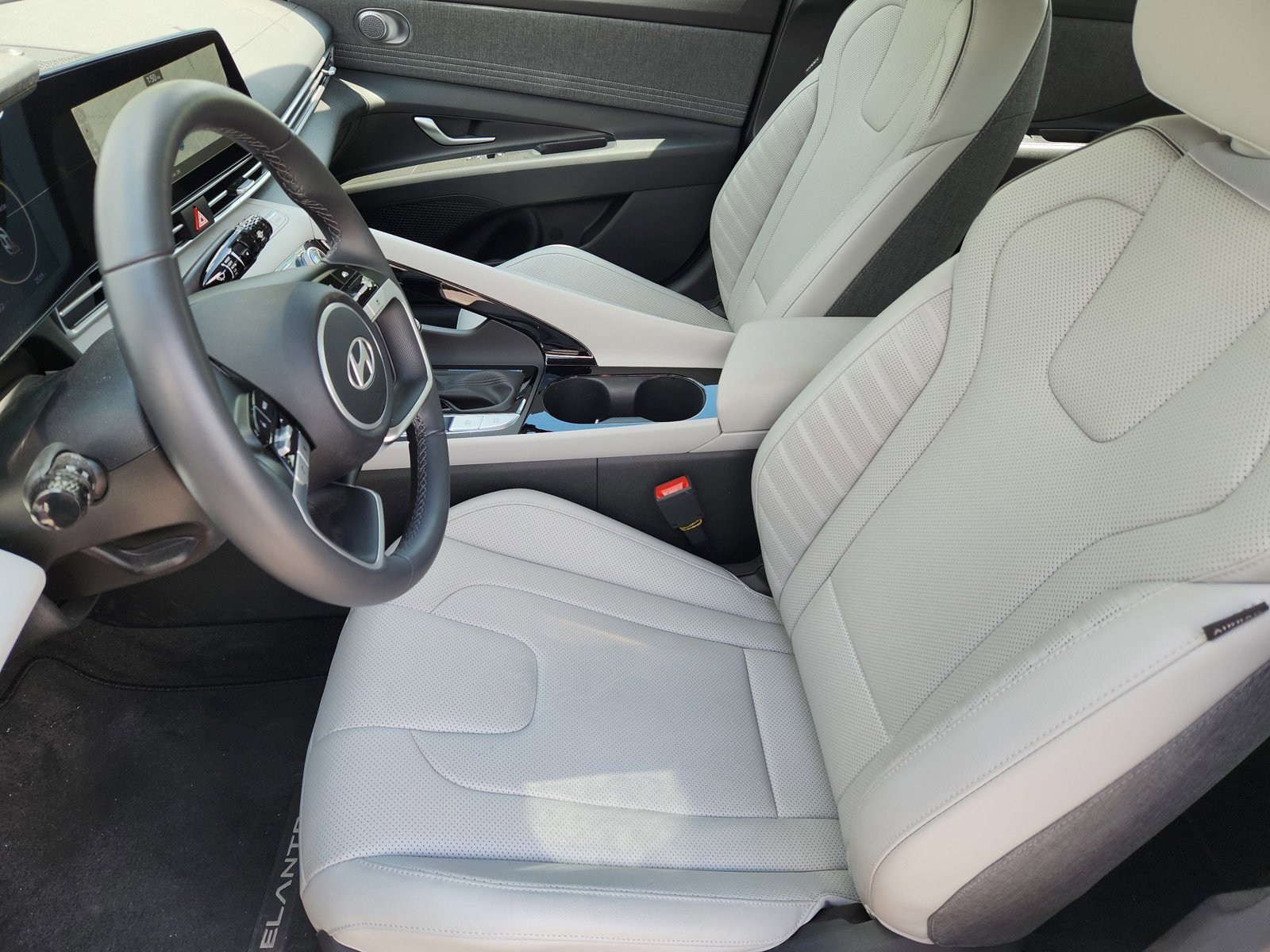 Certified 2025 Hyundai Elantra Limited FWD image 10