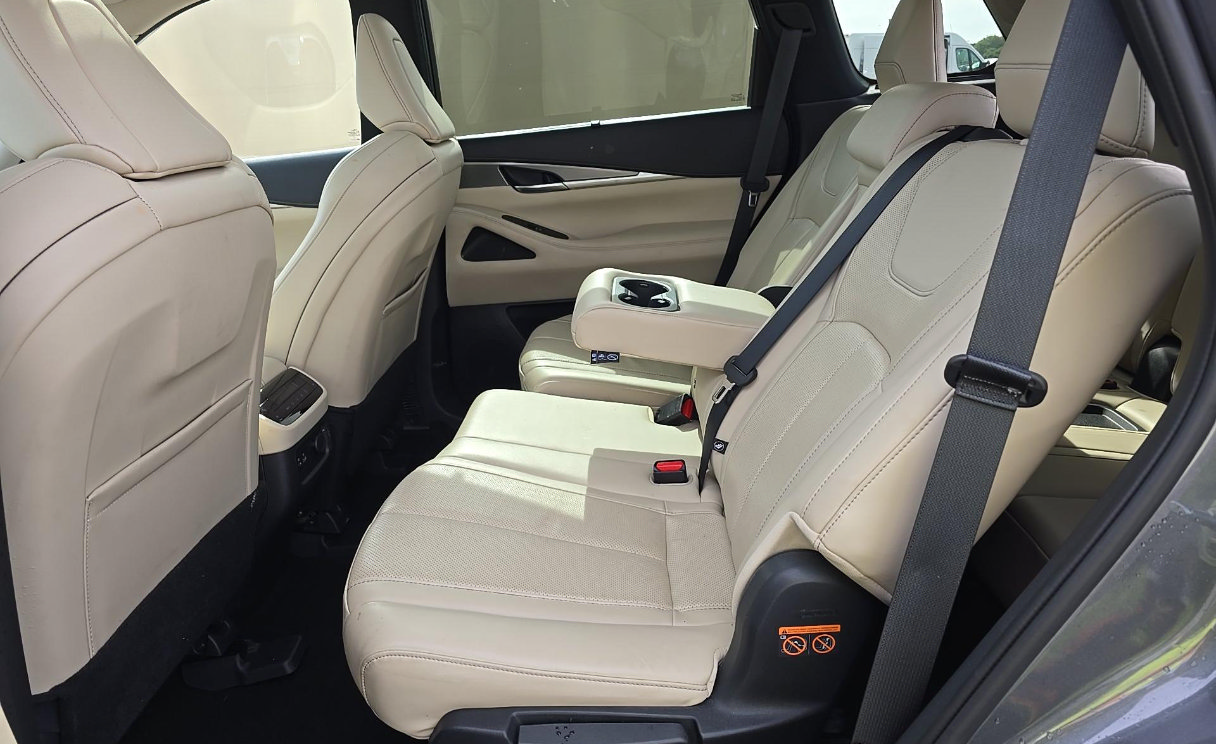 Certified 2023 INFINITI QX60 Luxe w/ Cargo Package AWD/4WD image 7