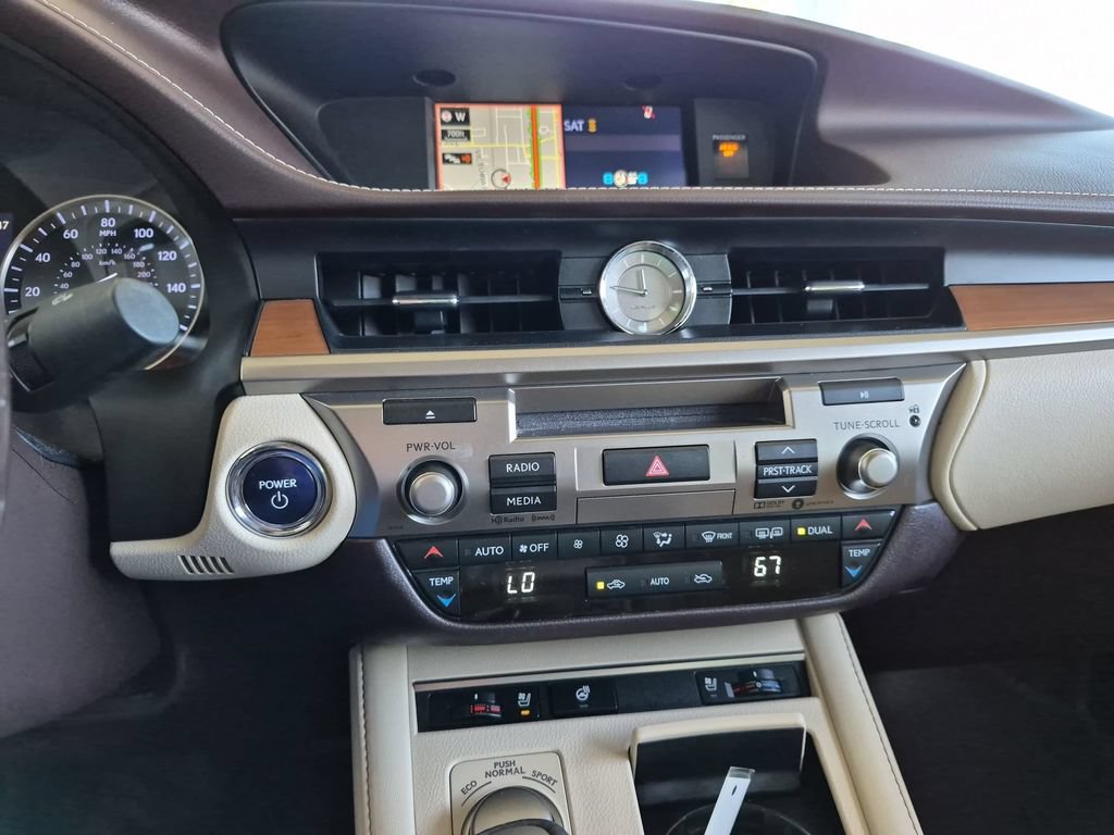 Used 2017 Lexus ES 300h w/ Navigation System Package FWD image 20