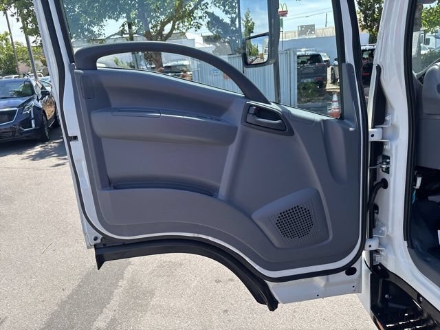 Used 2020 Isuzu NPR RWD image 9