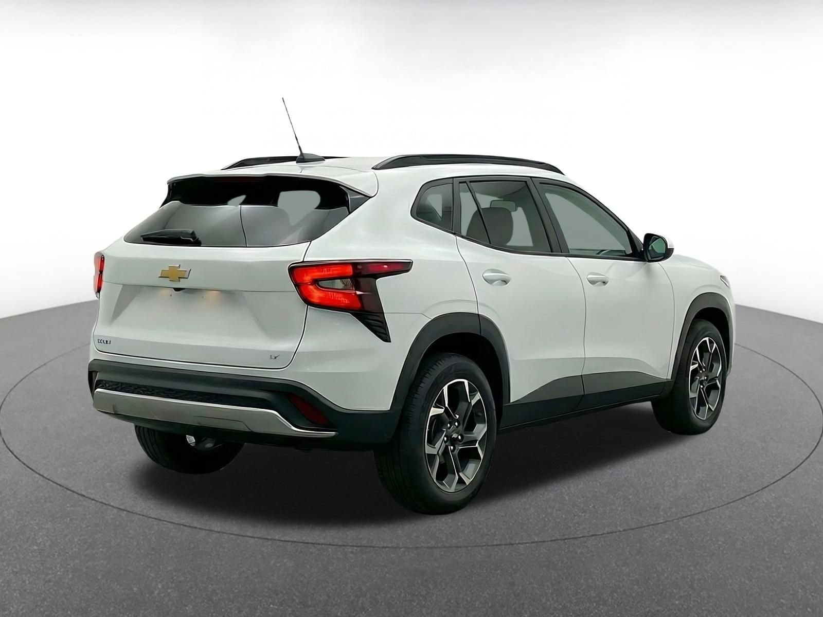 Used 2025 Chevrolet Trax LT w/ LT Convenience Package FWD image 7