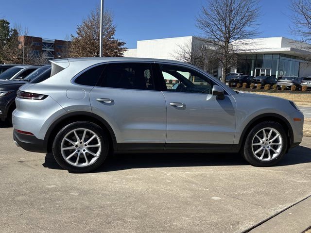 Used 2024 Porsche Cayenne AWD/4WD image 2