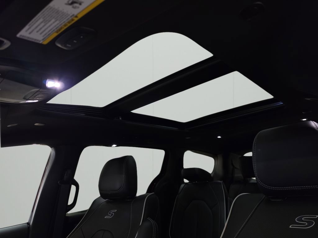 New 2026 Chrysler Pacifica Limited image 26