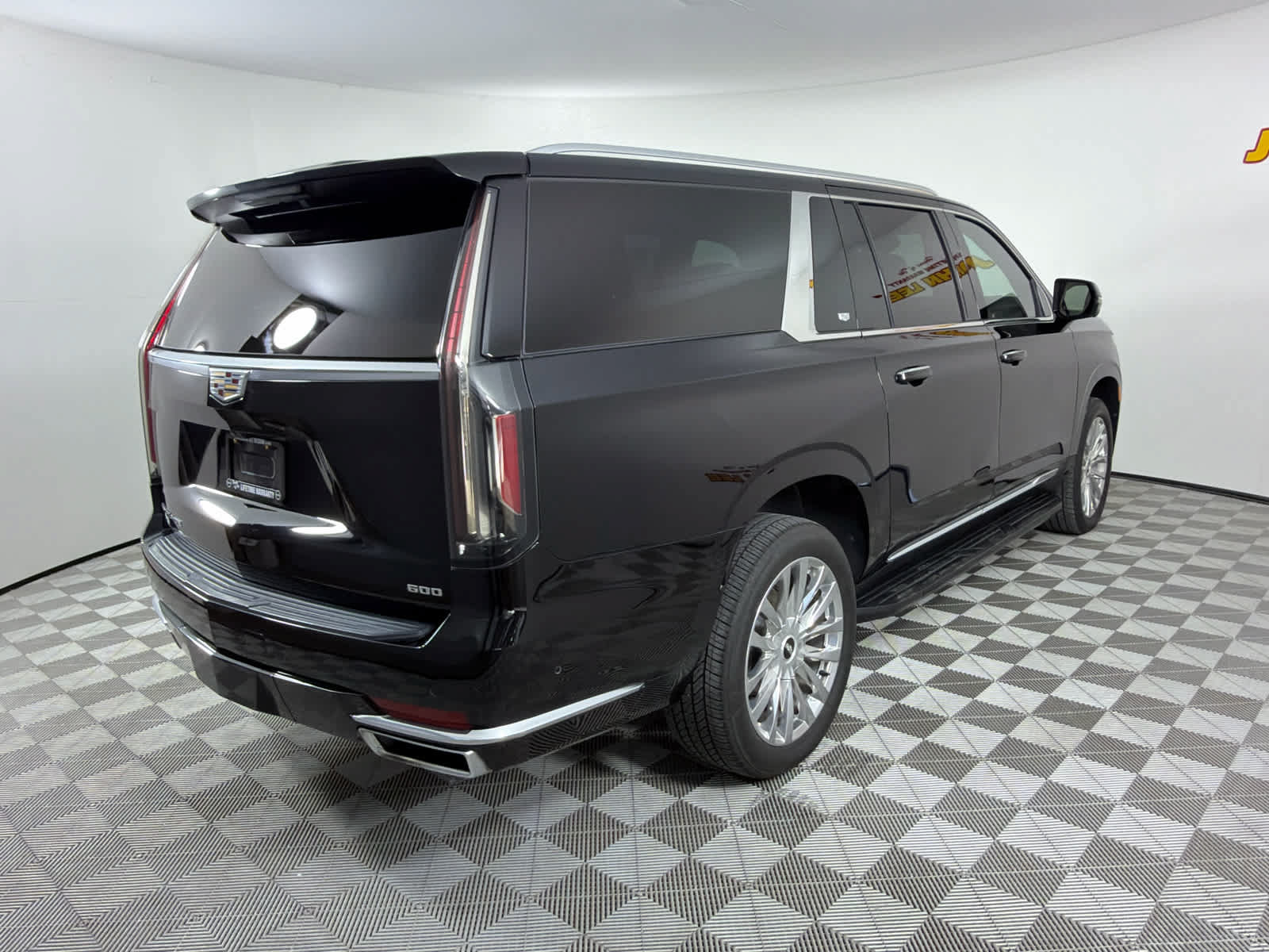 Used 2021 Cadillac Escalade ESV Premium Luxury RWD image 6
