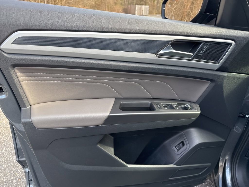 Used 2023 Volkswagen Atlas SEL R-Line image 11