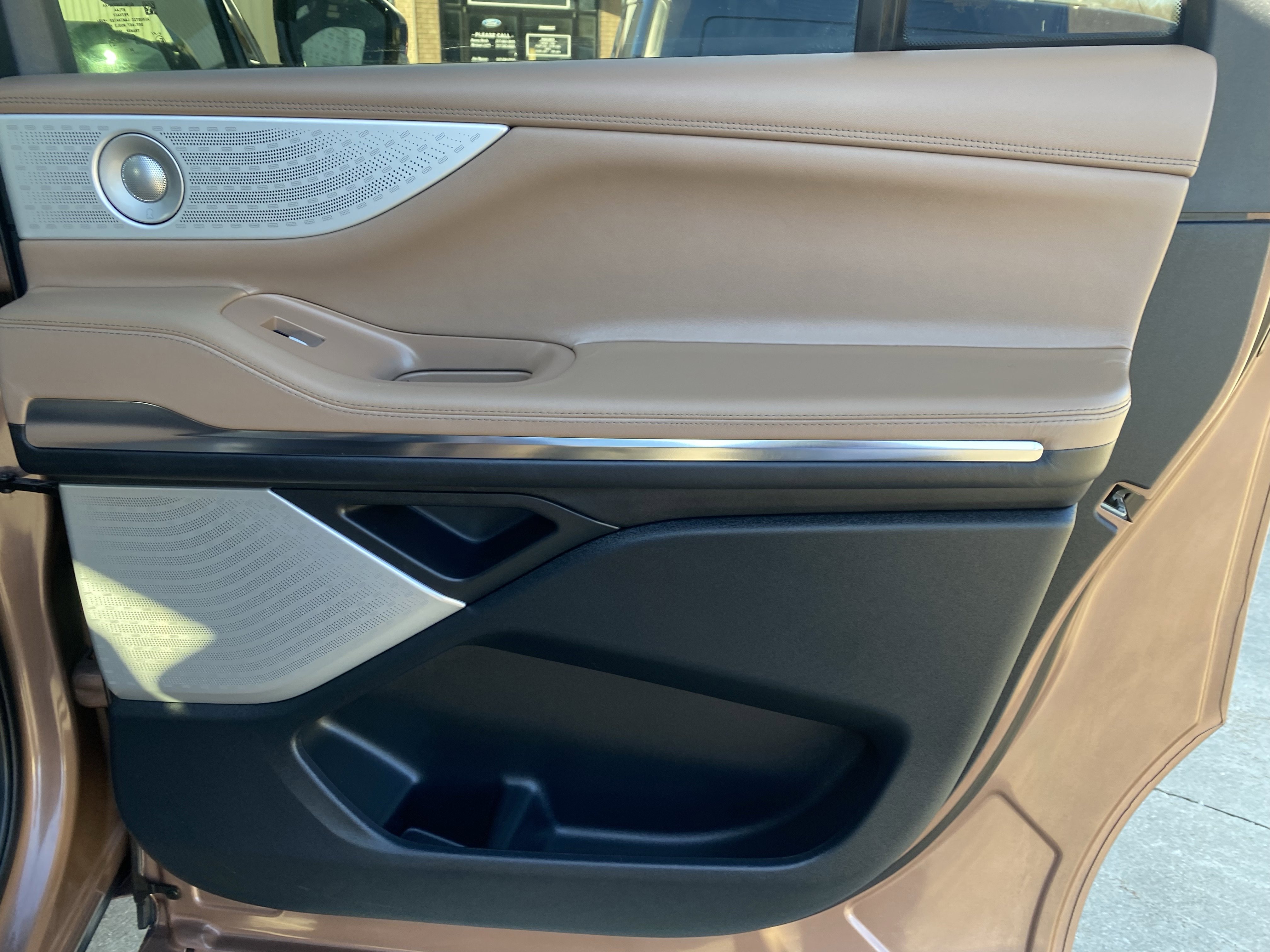 Used 2025 Lincoln Navigator L Black Label image 9