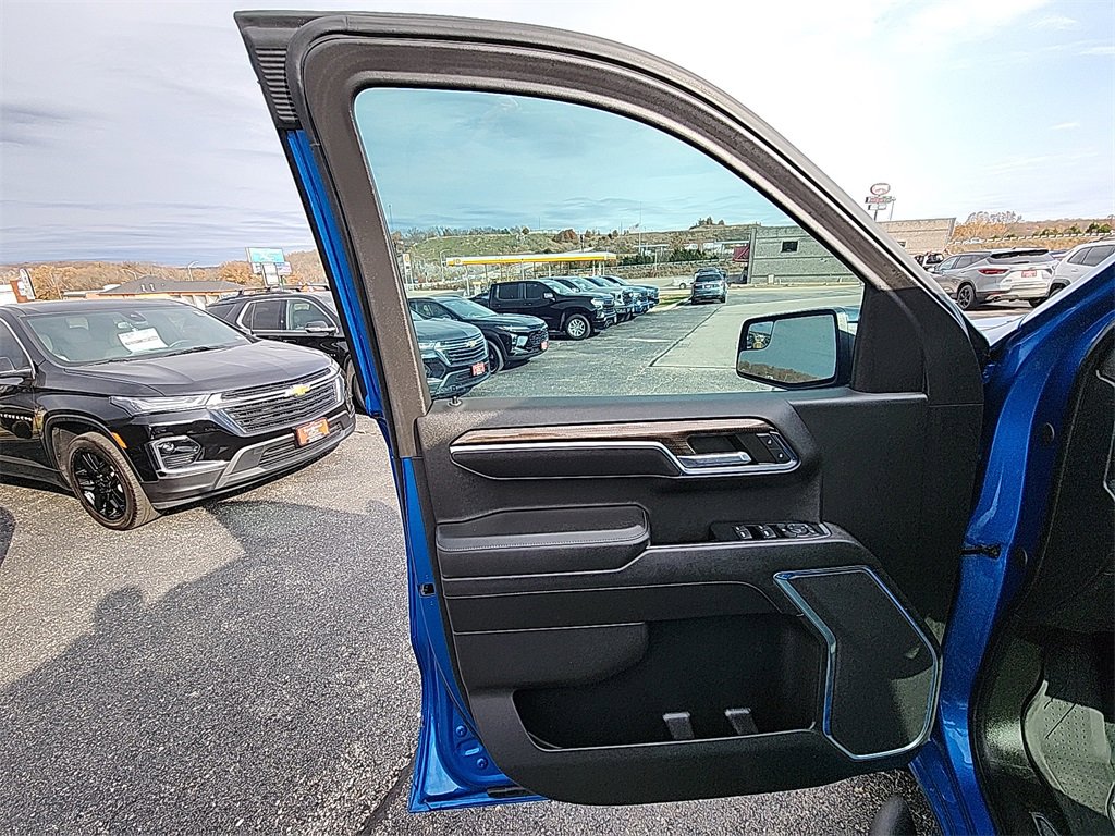 Used 2022 Chevrolet Silverado 1500 RST w/ Z71 Off-Road Package image 13