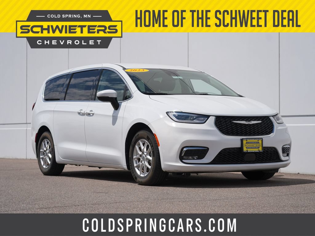 Used 2023 Chrysler Pacifica Touring-L FWD image 1