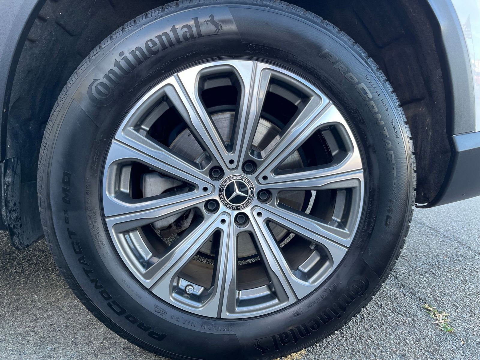 Used 2024 Mercedes-Benz GLC 300 4MATIC image 30