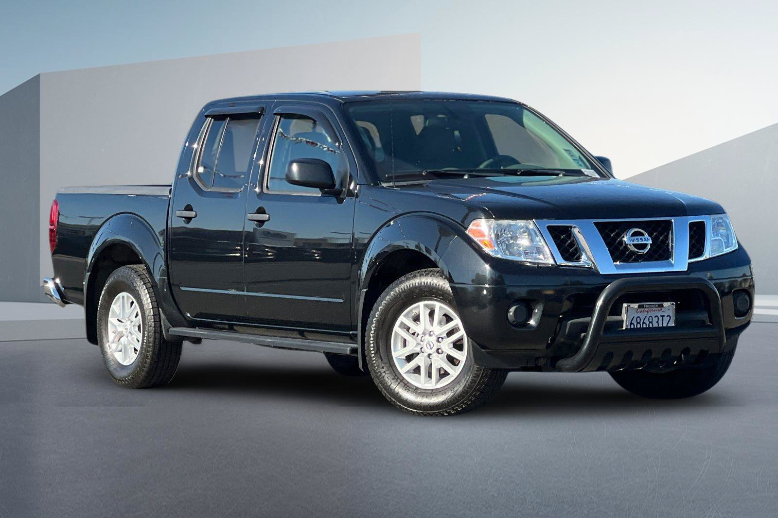 Used 2019 Nissan Frontier SV RWD image 2