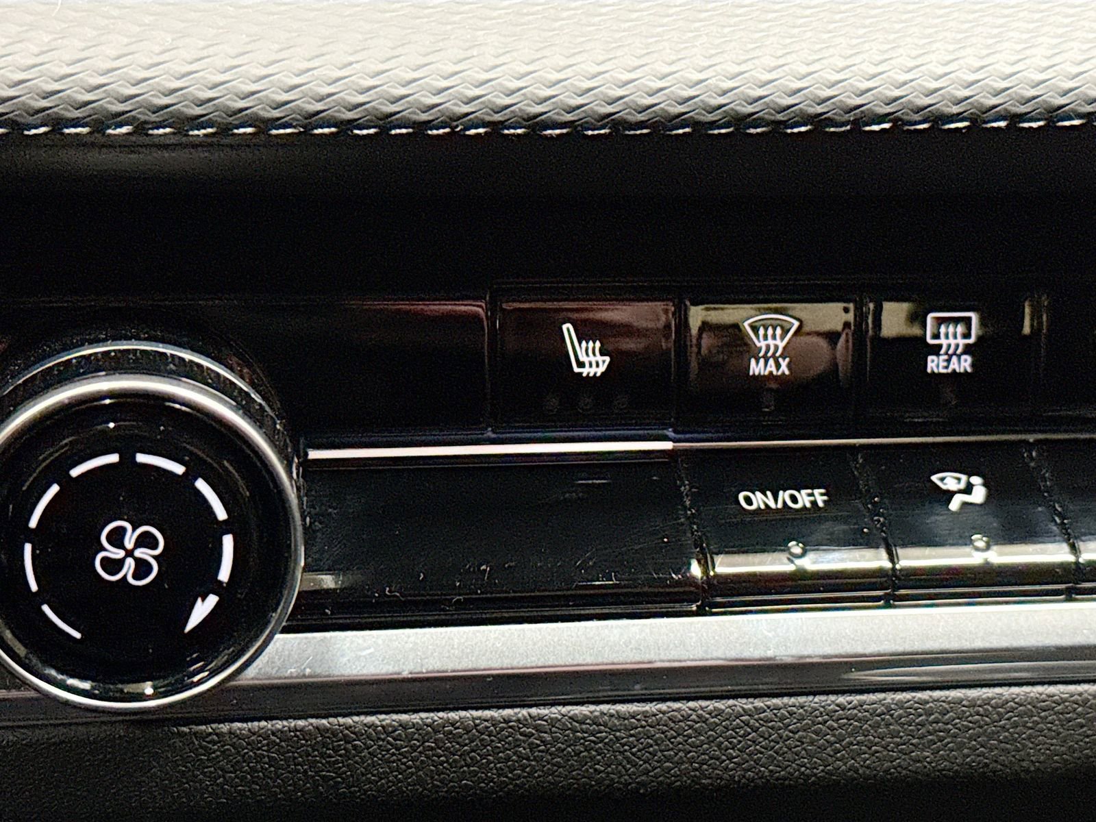 Used 2025 Chevrolet Equinox LT FWD image 22