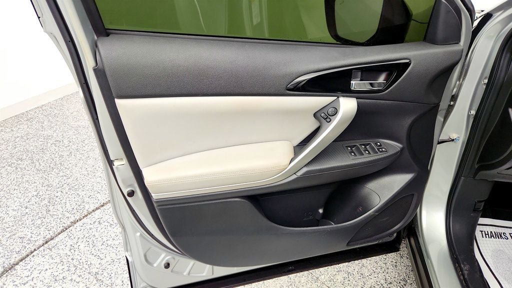 Used 2022 Mitsubishi Eclipse Cross SEL image 9