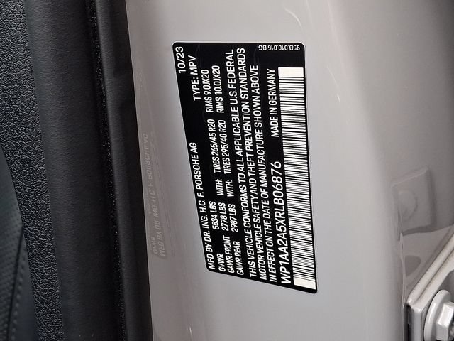 Certified 2024 Porsche Macan AWD/4WD image 29